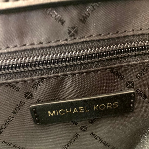 Michael Kors Gramercy LG Pebbled Leather Satchel Crossbody - Picture 7 of 9